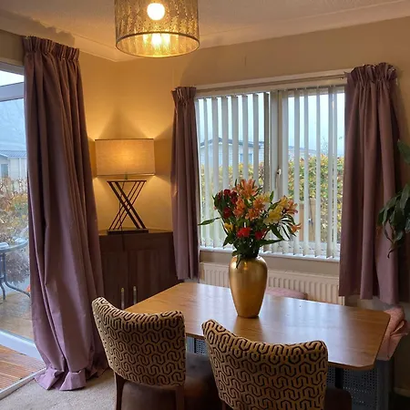 Chalet 2 Bedroomed With Private Garden *