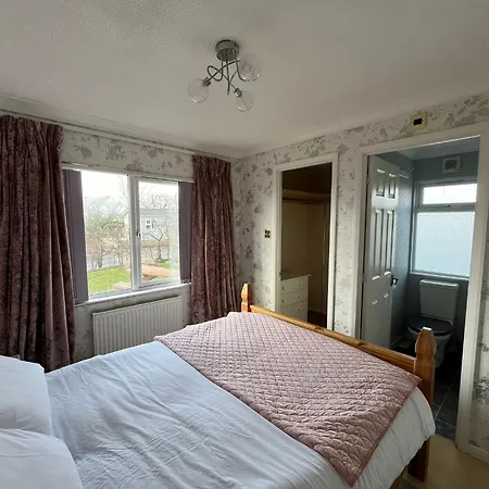 Chalet 2 Bedroomed With Private Garden